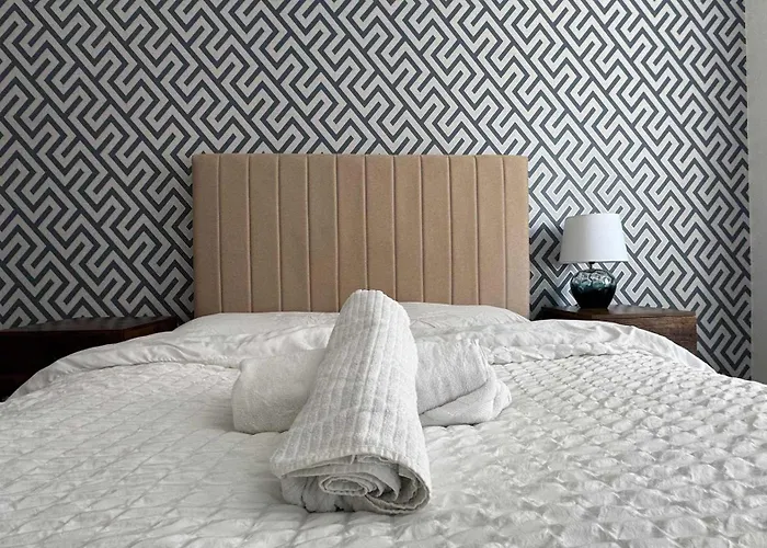 Charming 2-bed In M16 *