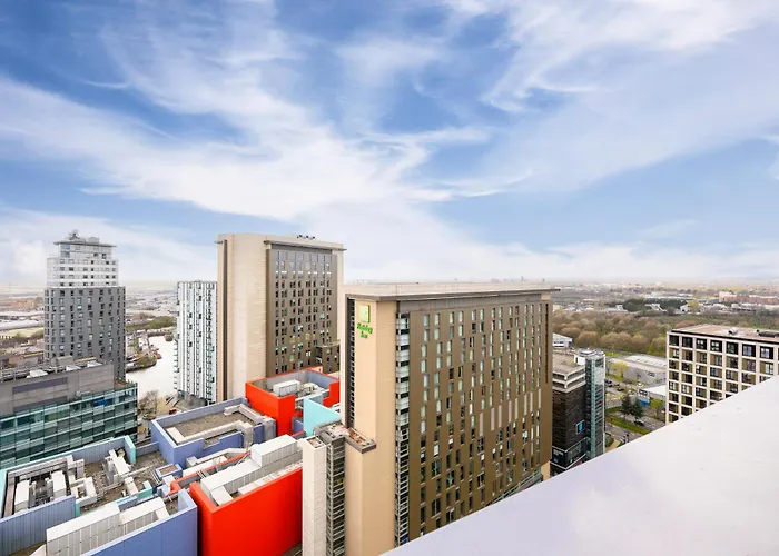 Penthouse Skyline - 2br, Massive Terrace Retreat *