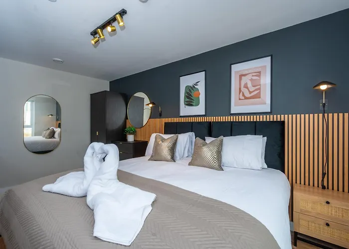 Luxury Waterfront 2br - Free Gym Access & Parking Apartment *