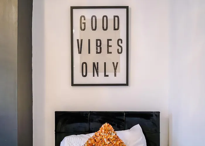 Beautiful 4bd Home, Sleeps 8, Parking, Manchester, Perfect For Groups דירה *