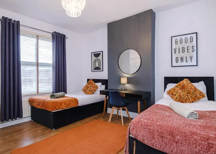 Beautiful 4bd Home, Sleeps 8, Parking, Manchester, Perfect For Groups דירה מנצ'סטר