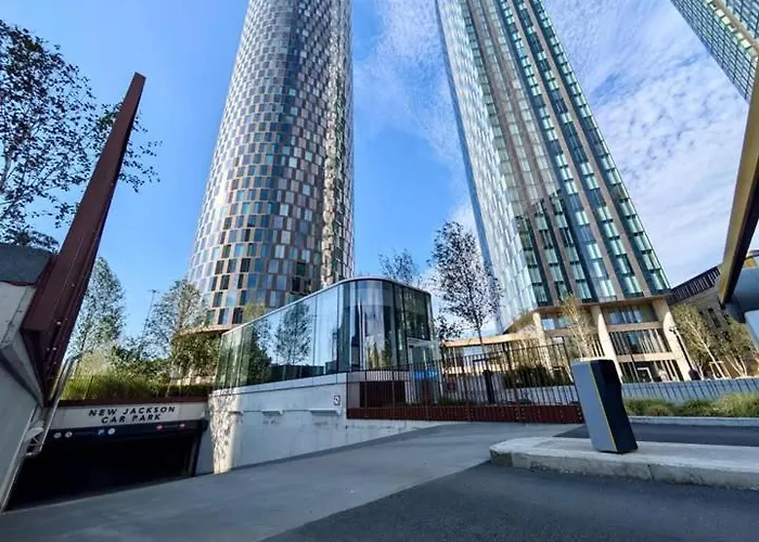 High Rise In Centre With Stunning Views Apartament *