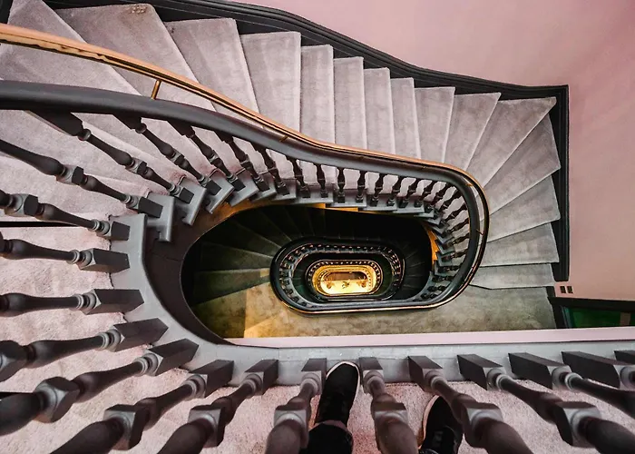 Spacious Location For Families Walk To *