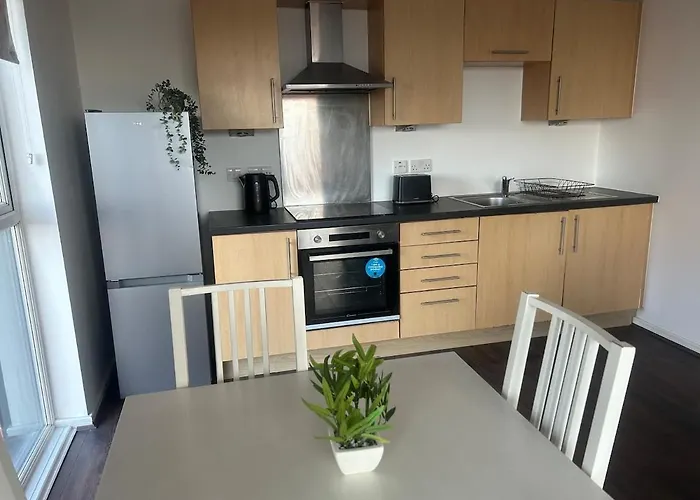 Comfortable 2-bedroom Flat Close Etihad And Coop Live Apartamento