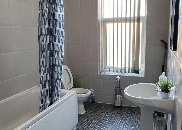 Apartment Charming 2-bed In M16