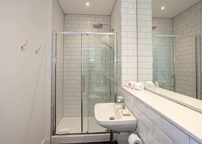 Characterful 2 Bed Near Victoria Station Lägenhet