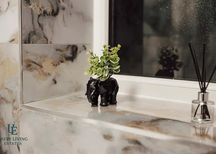 Apartament The Royal 1br Near Etihad Stadium & Coop Live