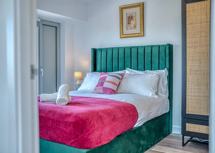 City View - Free Parking -Near Salford Royal - Sleeps 3 Apartament Manchester