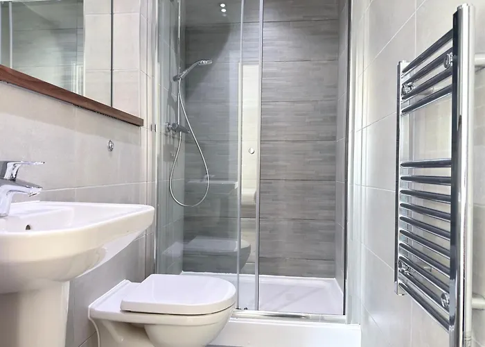 Modern Near Oxford Road, Centre 맨체스터