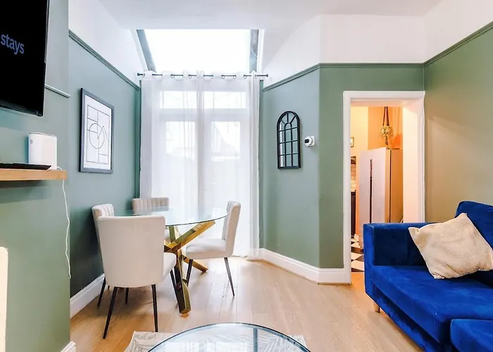 Beautiful 4bd Home, Sleeps 8, Parking, Manchester, Perfect For Groups דירה *