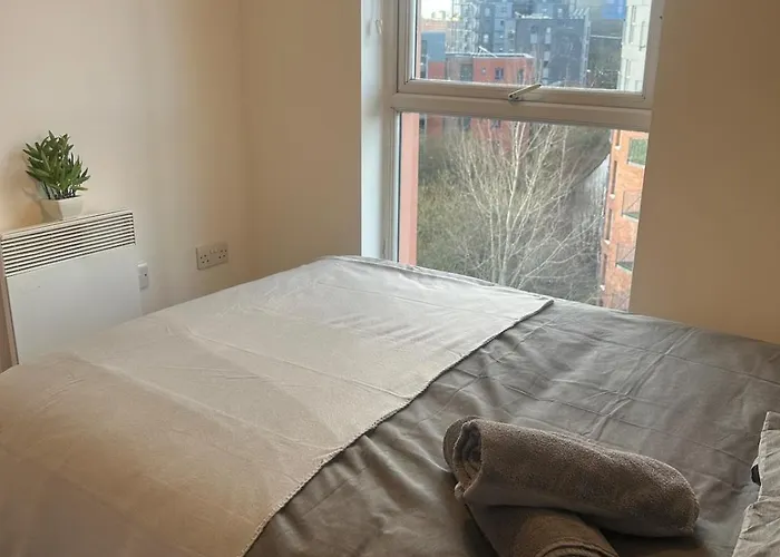 Comfortable 2-bedroom Flat Close Etihad And Coop Live *