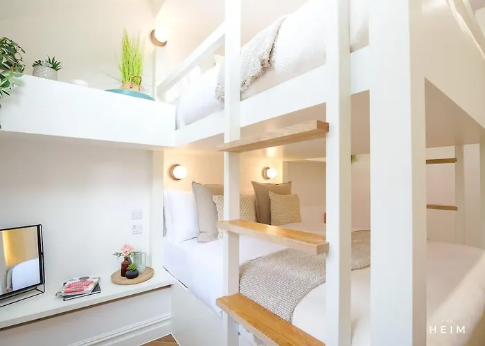 Shuttle At The Heim Apartment