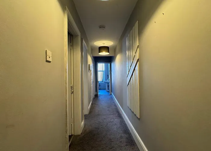 Apartment Charming 2-bed In M16