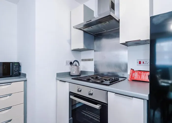 Stylish 2 Bedroom, 2 Bathroom With Free Parking