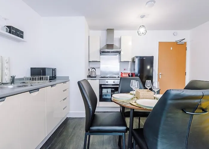 Stylish 2 Bedroom, 2 Bathroom With Free Parking Appartement