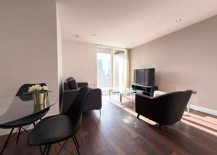 Modern Near Oxford Road, Centre