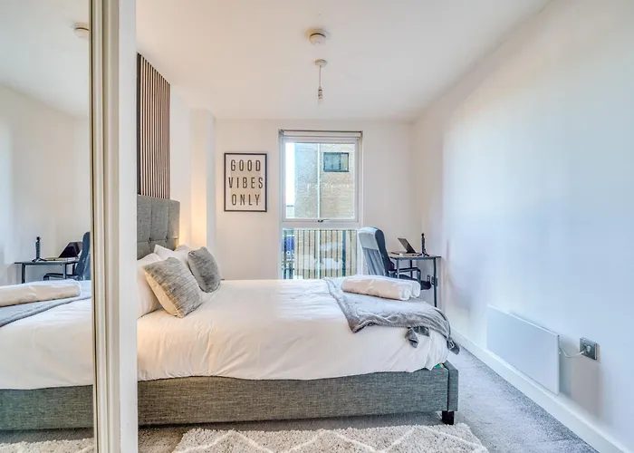 Executive With Sleek Modern Aesthetic Apartment Manchester