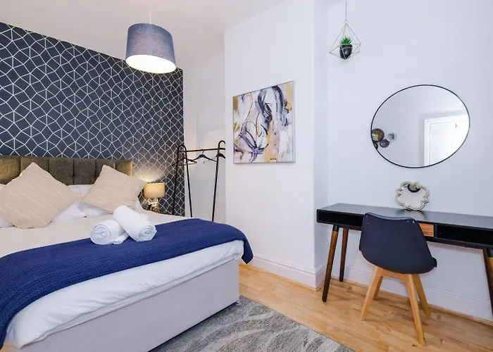 Beautiful 4bd Home, Sleeps 8, Parking, Manchester, Perfect For Groups Apartment Manchester