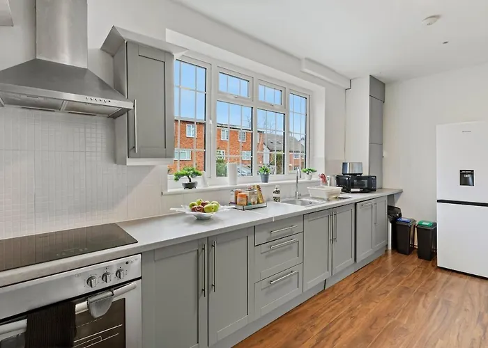 아파트 Modern 4 Bedroom House For 9 Guests With Free Parking By The Cosy Corner Nationwide *