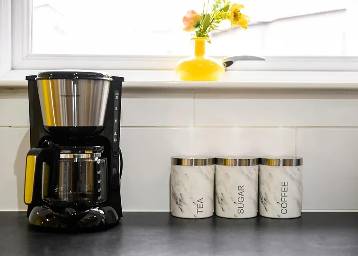 Spacious 3 Bedroom House For Single & Group Upto 10 Guests And Free Parking For 3 Cars Apartament Manchester