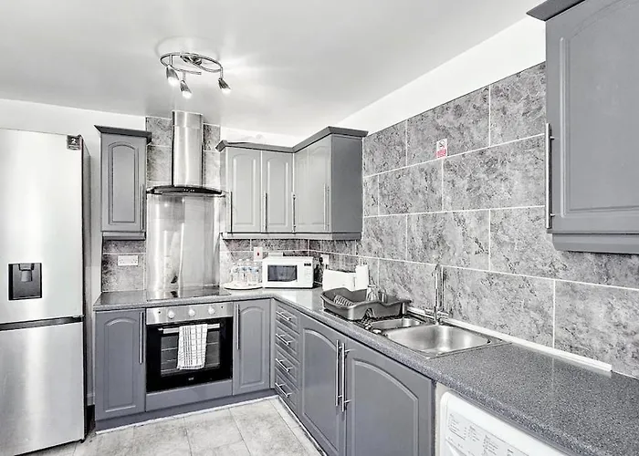 Deluxe 4-bed Near Etihad Stadium & C0-0p Arena, Sleeps 9 * 맨체스터