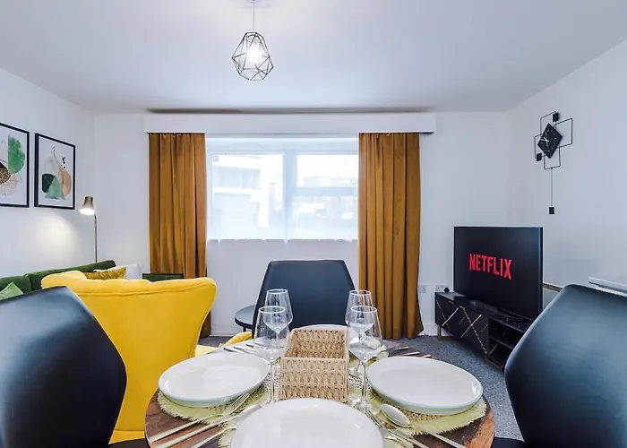 Stylish 2 Bedroom, 2 Bathroom With Free Parking Apartment Manchester