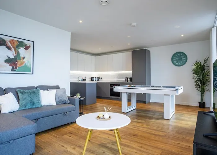 Apartment Centre Apartment, Pool Table