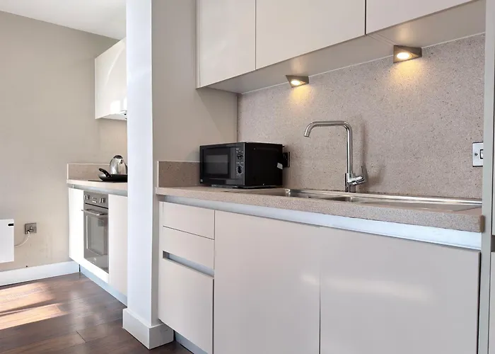 Modern Near Oxford Road, Centre * 맨체스터