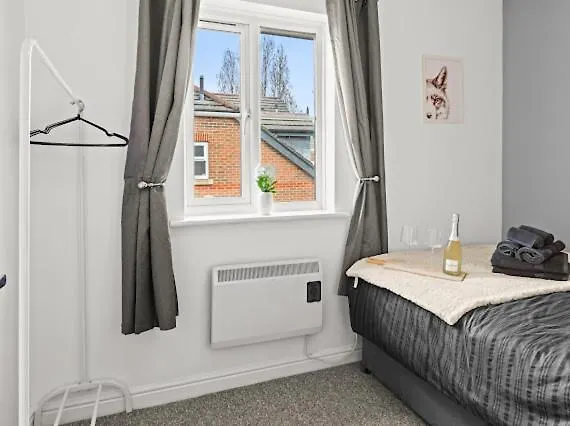 Arosa Escape- Modern2 Bed Suite,sleeps 5,free Parking,ps4,kingbed,wifi,near Christies 맨체스터