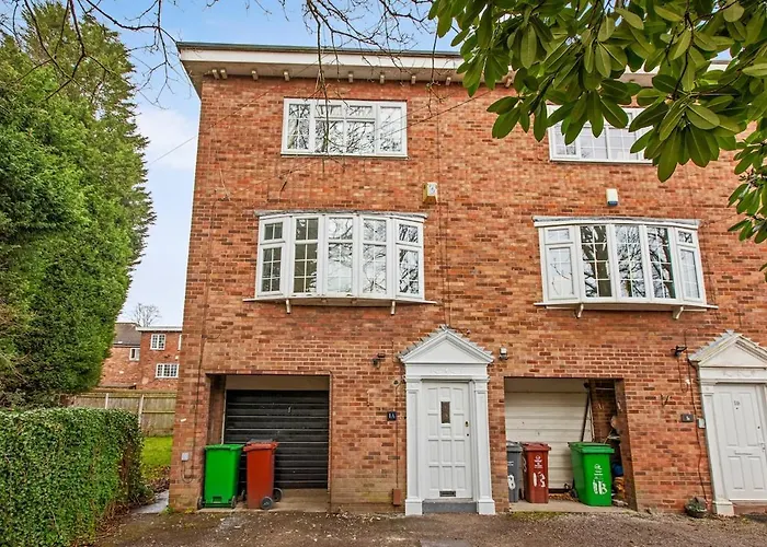 Modern 4 Bedroom House For 9 Guests With Free Parking By The Cosy Corner Nationwide 아파트