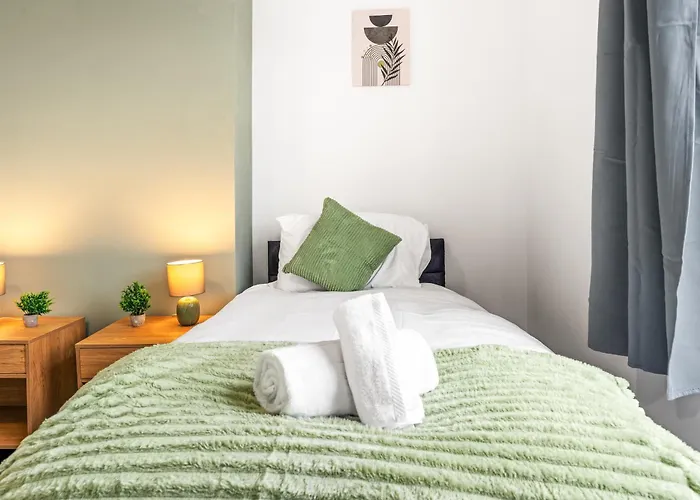 Appartement Comfortable 4 Bed - Free Parking & Fast Wifi