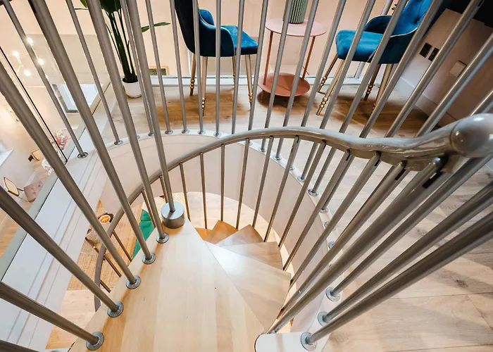 Spacious Location For Families Walk To