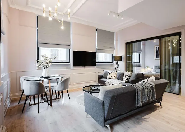 Walk To Chinatown &theatres * Manchester