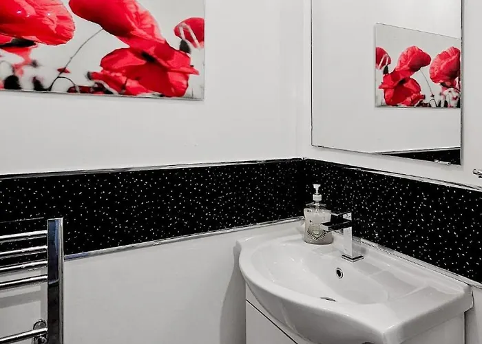 아파트 Deluxe 4-bed Near Etihad Stadium & C0-0p Arena, Sleeps 9 *