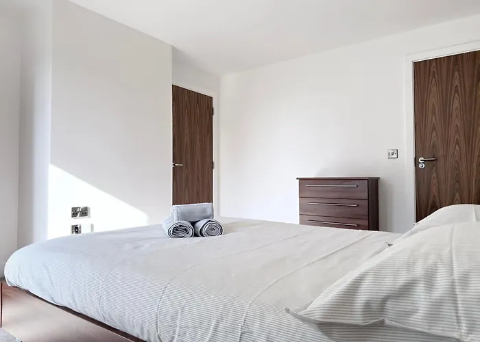 Modern Near Oxford Road, Centre *