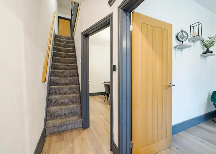 Long - 3br - Sleeps 6 - Free Parking * מנצ'סטר