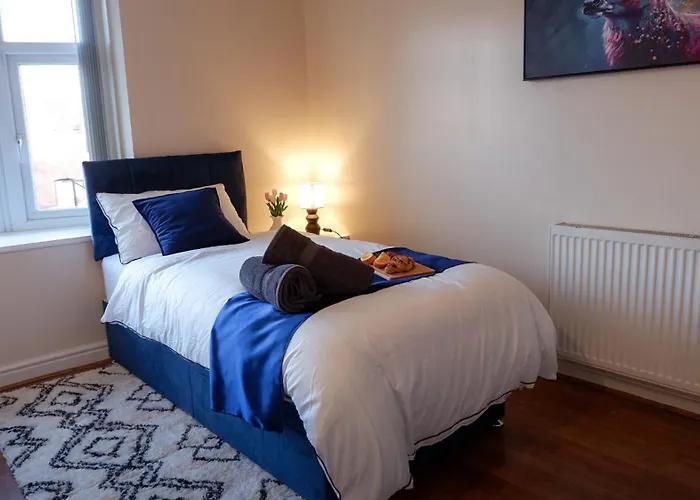 Near Uni And Hospital - Long - Fast Wi-fi - 15 Mins To Apartment *