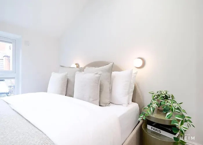 Nap At The Heim Mánchester