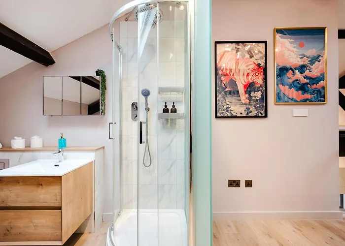 Spacious Location For Families Walk To شقة *