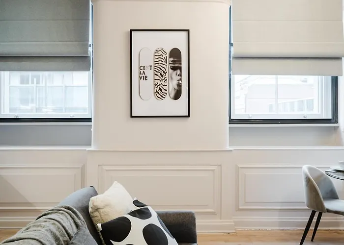 Walk To Chinatown &theatres