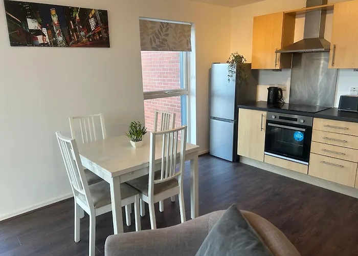 Comfortable 2-bedroom Flat Close Etihad And Coop Live