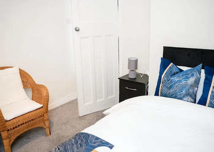 Modern & Spacious 4 Bedroom Residence In Manchester Manchester