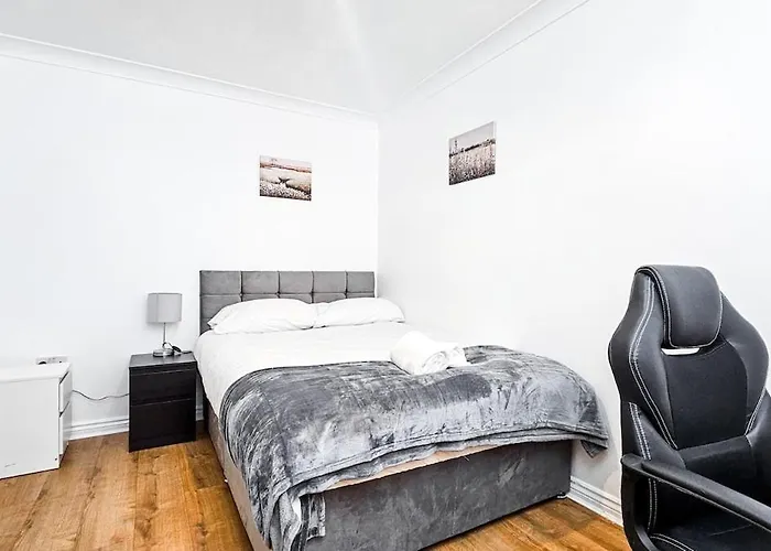 Deluxe 4-bed Near Etihad Stadium & C0-0p Arena, Sleeps 9 아파트 맨체스터