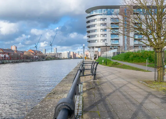 Apartamento Luxury Waterfront 2br - Free Gym Access & Parking