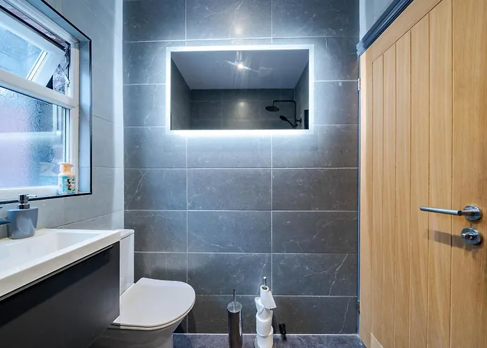 Апартаменты Long - 3br - Sleeps 6 - Free Parking