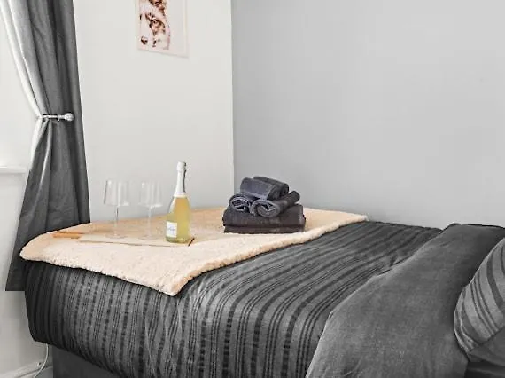 아파트 Arosa Escape- Modern2 Bed Suite,sleeps 5,free Parking,ps4,kingbed,wifi,near Christies 맨체스터