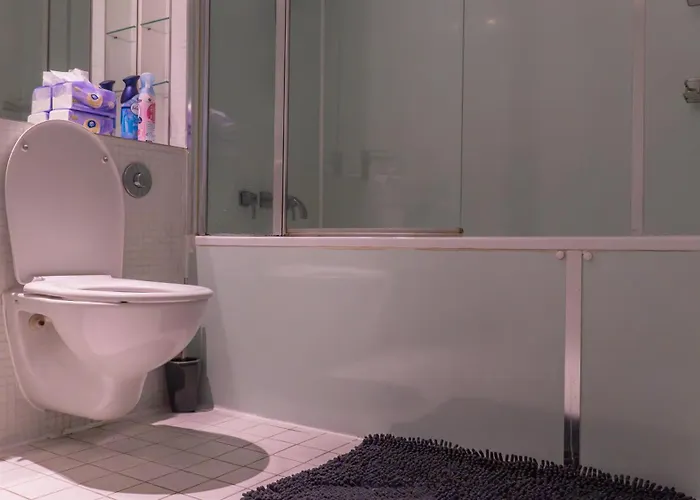 Apartment Whole Two Bed, One Bedroom With Riverside View - Secure Parking - Close To Centre And Old Trafford