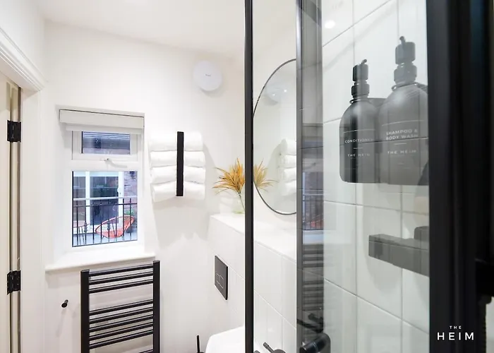 Riff At The Heim Apartment *