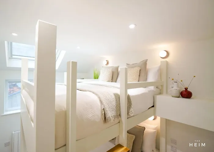 Shuttle At The Heim *