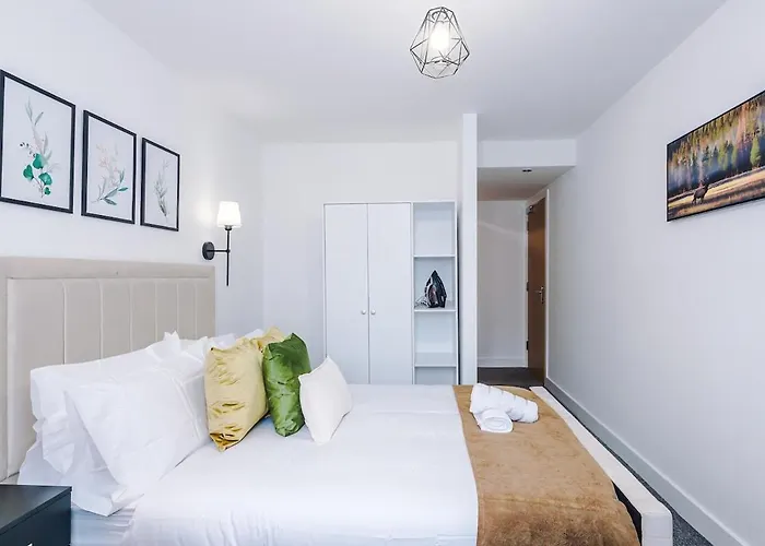 Stylish 2 Bedroom, 2 Bathroom With Free Parking Manchester